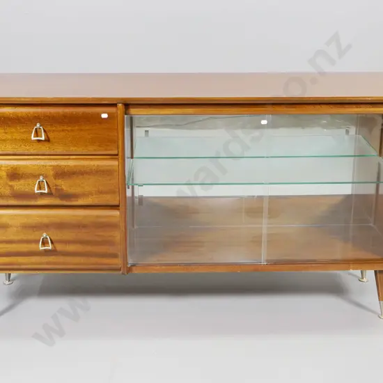 mid-century mahogany 3-drawer sliding door display cabinet w/glass shelf - as few marks to polish H750 W1370 D400