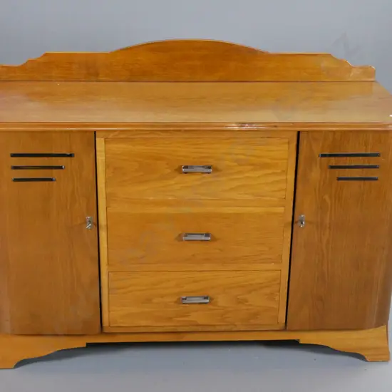 deco oak sideboard with 3 drawers, 2 curved doors - damage and scratches to one end H870 W1120 D450