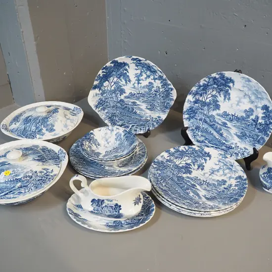 assorted Ridgway Meadowsweet dinnerware including 2 lidded vegetable dishes, gravy boat, etc.