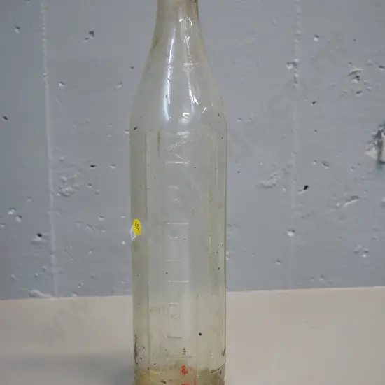 vintage Mobil oil quart bottle - some residue and staining inside H-370