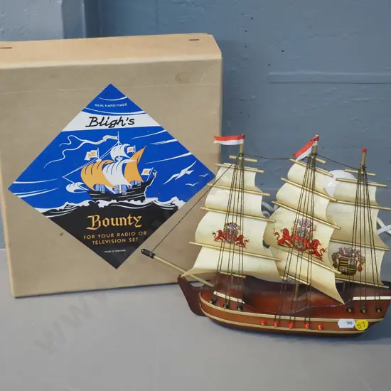 retro Bounty sailing ship lamp w/original box - made in Holland H230 L280
