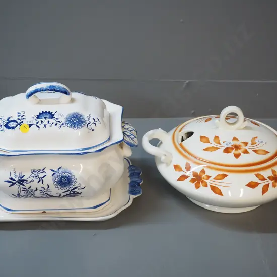 vintage blue & white soup tureen & tray H220 L300 (2 small chips) and an Annaburg retro handled soup tureen
