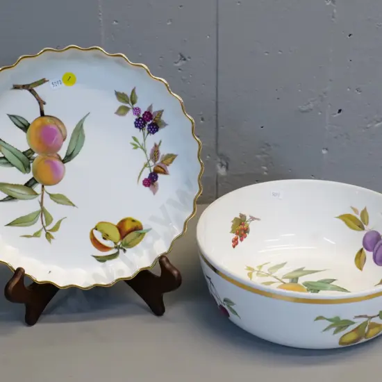 Royal Worcester Evesham salad bowl  H-90 D-250 and a flan dish D-250