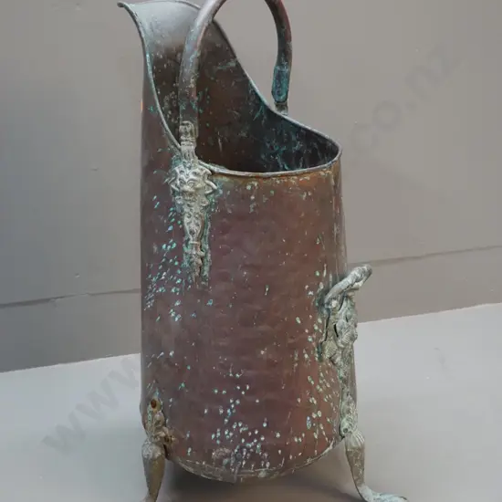 3-footed copper coal scuttle with brass fittings, oxidation H-600