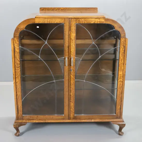 deco oak china cabinet w/2 leadlight doors, 2 adjustable glass shelves, key escutcheons but no key H1220 W1030 D410