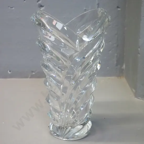 heavy moulded glass vase with deep ridged motif H-230