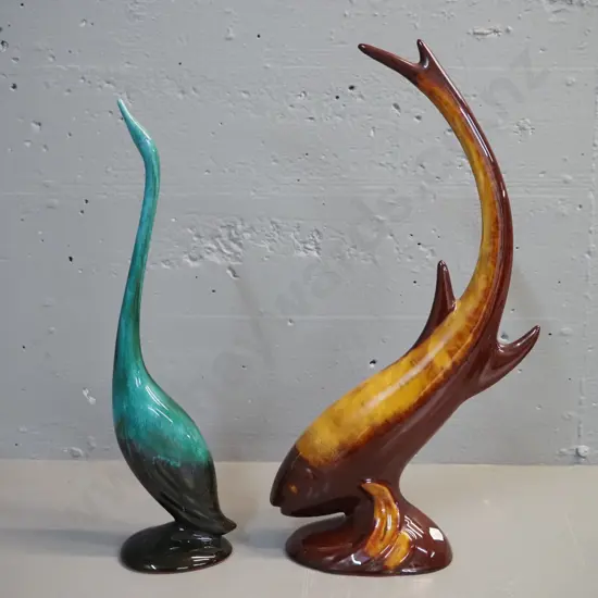 2 Blue Mountain pottery figures - long-necked heron and a brown & gold fish H-460
