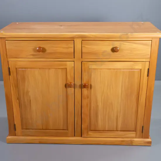 rimu colonial style sideboard w/2 drawers, 2 doors, adjustable shelves H930 W1190 D480
