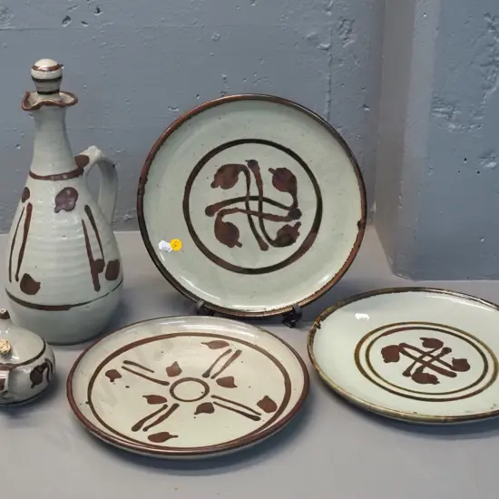 5 pieces Peter & Trudy Vendelbosch studio pottery - 3 heavy plates, stoppered jug H-350 and small bottle