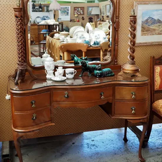 mahogany bow-front 5-drawer dressing table w/bevelled tilt mirror, glass top - faults to mirror frame H1550 W1130 D460