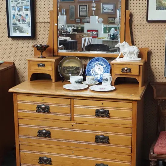 deco kauri dressing table w/tilt mirror, 4 drawers in base, 1 copper finish drop handle missing in top H1755 W1070 D540