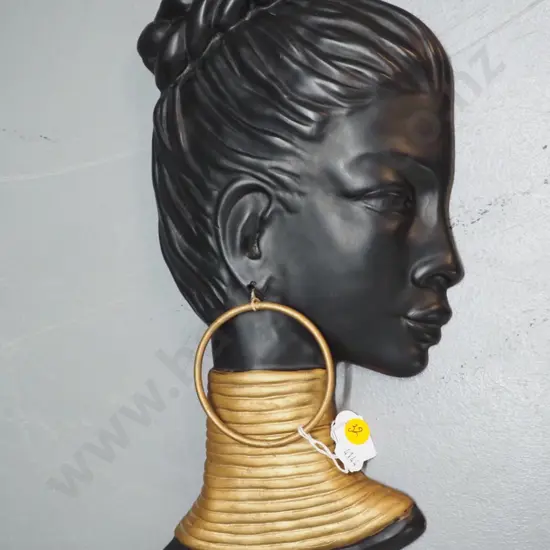 plaster wall hanging head profile with metal earring H-360